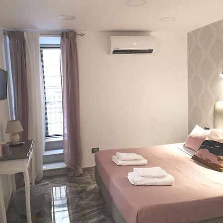 Domus Luigi Leone Bed & Breakfast Naples Exterior photo