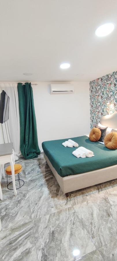 Domus Luigi Leone Bed & Breakfast Naples Exterior photo